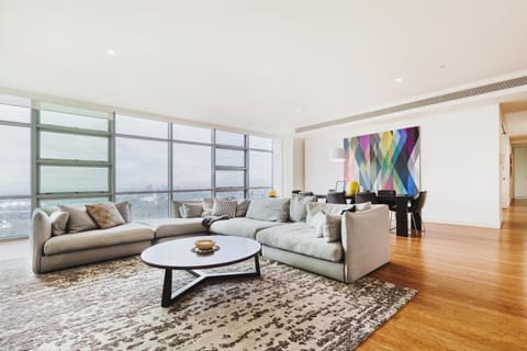 Luxurious Enormous 5brm Penthouse Apartment in Southbank