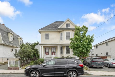 Neighbourhood, Street view, Location, Parking