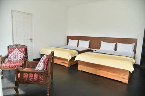 Bed, Photo of the whole room, Seating area, Bedroom