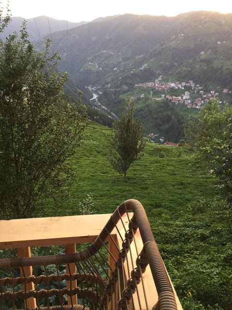 Parla dağ evi turuncu oda Chalet in Georgia