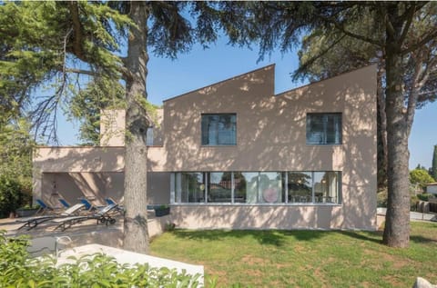 Property building, Day, Garden, Garden view