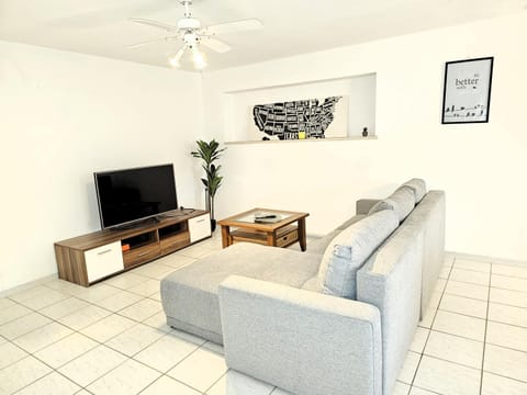 TV and multimedia, Living room, Seating area, Evening entertainment