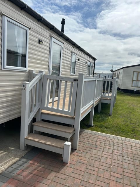 Golden gate holiday hire Campground/ 
RV Resort in Towyn