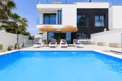 Property building, Pool view, Swimming pool, sunbed