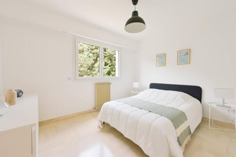 Renovated 2-Br Apartment Walking to Beach Apartment in Antibes