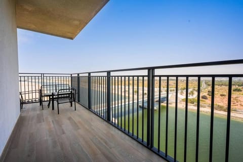 Balcony/Terrace, Dining area, Lake view, River view