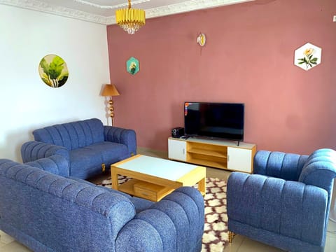 Communal lounge/ TV room, TV and multimedia, Living room, Seating area, Evening entertainment