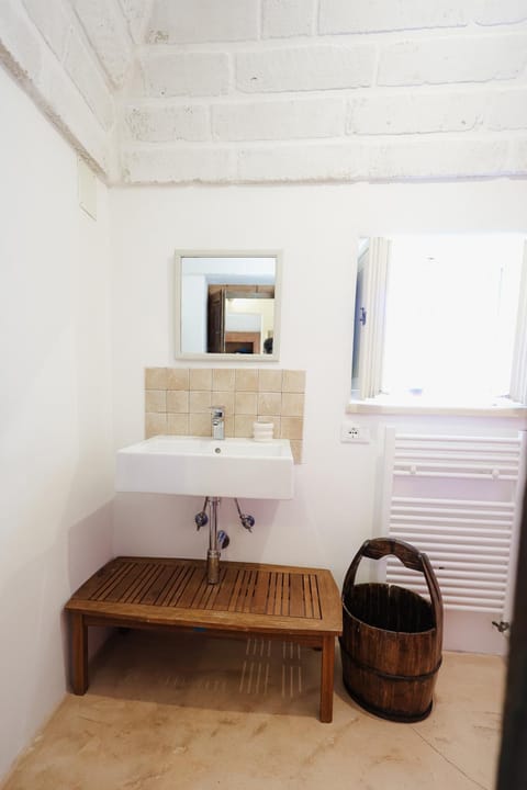 Bathroom, Inner courtyard view, Bath, heating