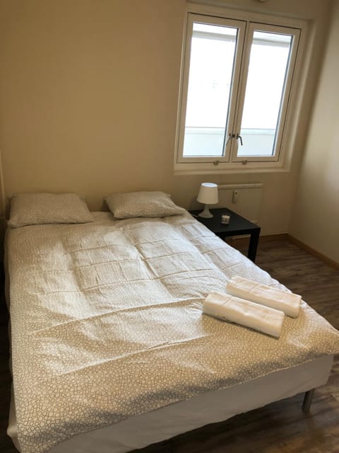 Bed, Bedroom, towels