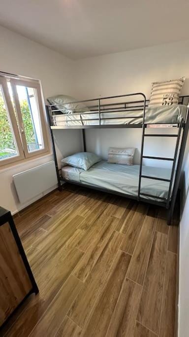 Bed, Photo of the whole room, Bedroom, bunk bed