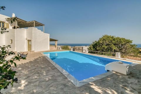 Property building, Natural landscape, Pool view, Sea view, Swimming pool