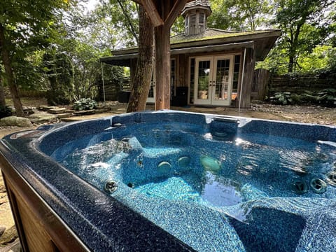 Badger's Sett - Estate on point with hot tub House in Kingston