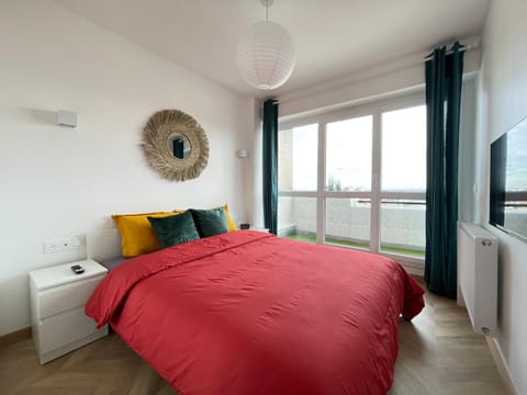 Bed, TV and multimedia, Balcony/Terrace, Photo of the whole room, Bedroom, heating