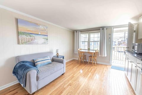 Steps from the sandy beach! Surf's Up Apartment in Old Orchard Beach