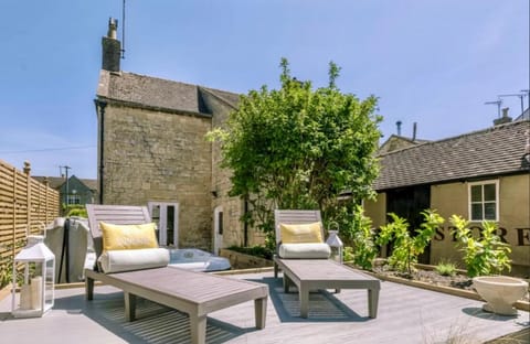 Luxury Cotswolds Cottage with Hot Tub House in Winchcombe