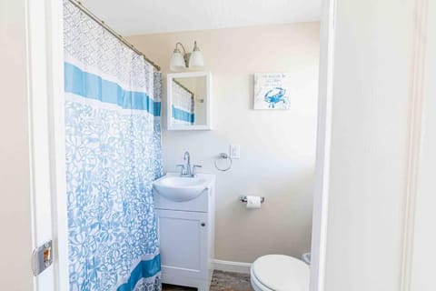 Steps from the sandy beach! Seashell Apartment in Old Orchard Beach