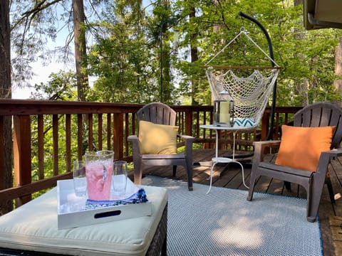 View (from property/room), Balcony/Terrace, Seating area