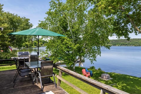 Incredible water view with canoe and kayaks Casa in Westport