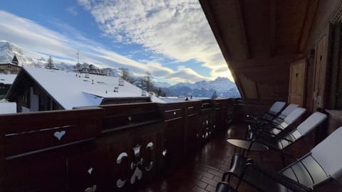 Balcony/Terrace, Mountain view