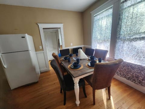 Cozy 1-Bed Private Room Downtown Dorchester, MA! Apartment in Quincy