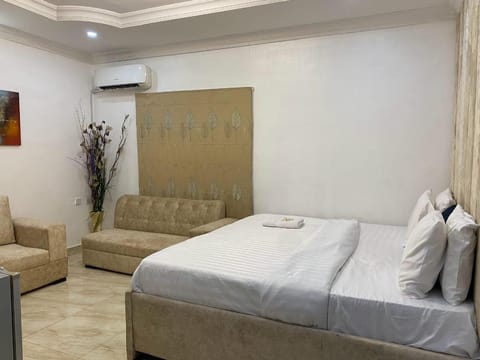 Zeks Place Hotel Bed and Breakfast in Lagos