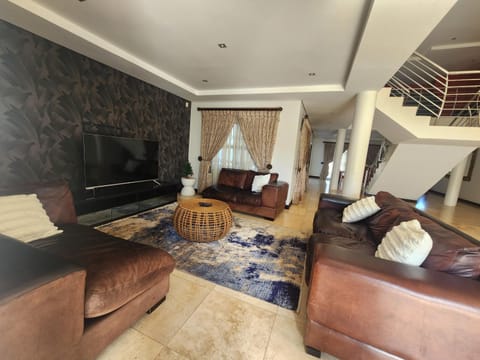 Stunning and Spacious Sheffield beach home! House in Dolphin Coast