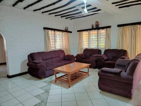 3 bedroom home Apartment in Diani Beach