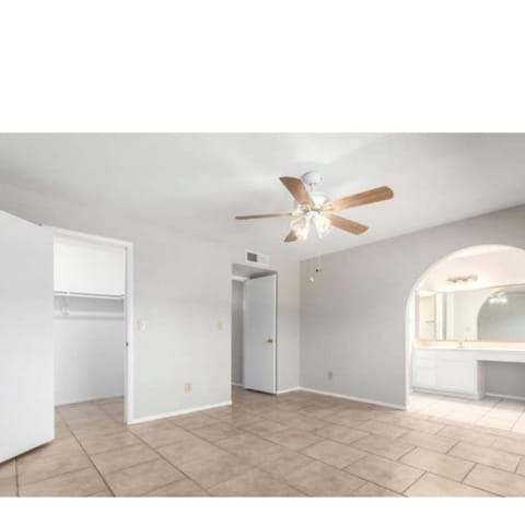 Single Level Home House in Glendale