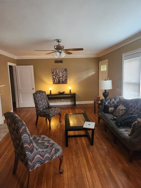 Living room, Seating area, fireplace