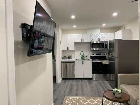 Guest Suite - Cozy Crib Apartment in Regina