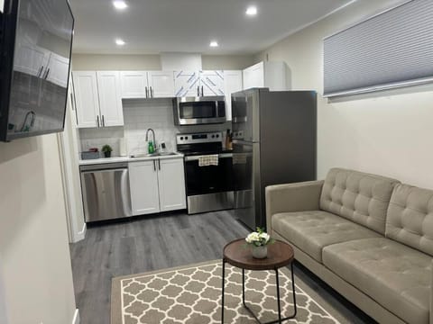 Guest Suite - Cozy Crib Apartment in Regina