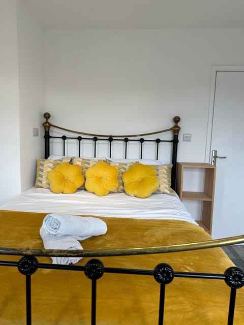 Shakespeare House 5 bedroom 7 beds stay up to 12 people Maison in Derby