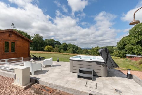 Shower, Patio, Day, Garden, Hot Tub, Garden view