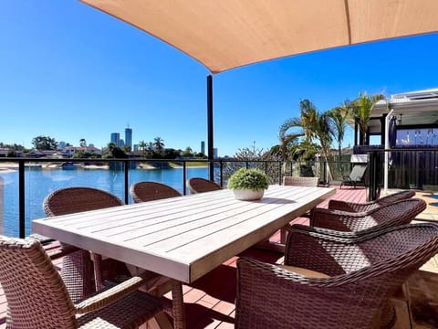 Patio, Balcony/Terrace, Dining area, River view