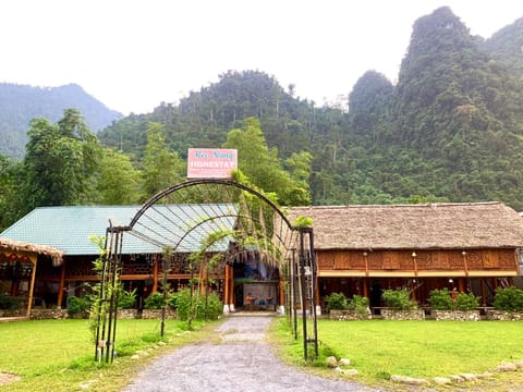 Nearby landmark, Natural landscape, Mountain view