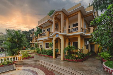 Property building, Day, Garden, Garden view