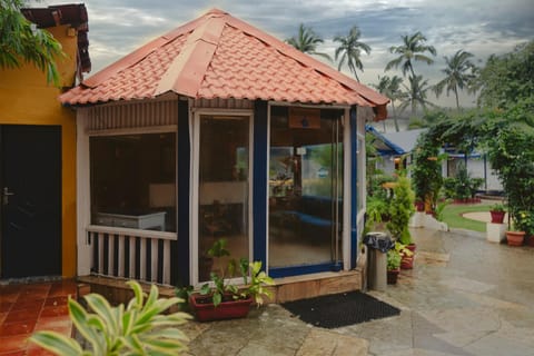 Property building, Day, Garden, Garden view