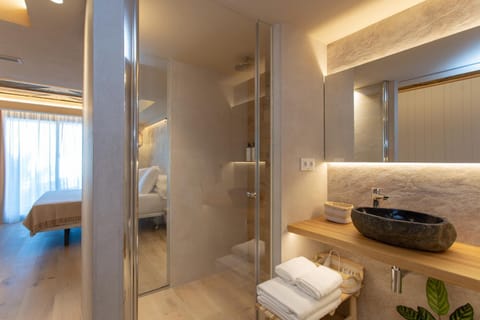 Shower, Bathroom, Photo of the whole room, hair dryier, towels, air conditioner