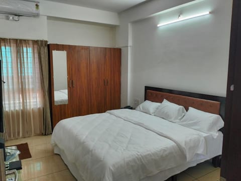 Bed, Photo of the whole room, wardrobe, air conditioner