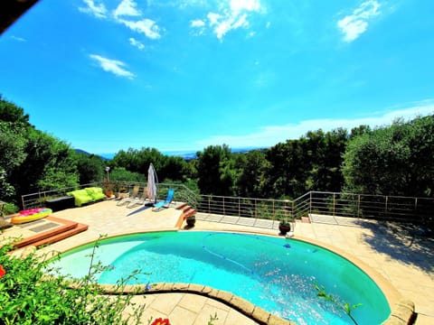 Maison Provençale sur Collines de Nice avec Piscine et vue mer Villa in 06340 La Trinité, France