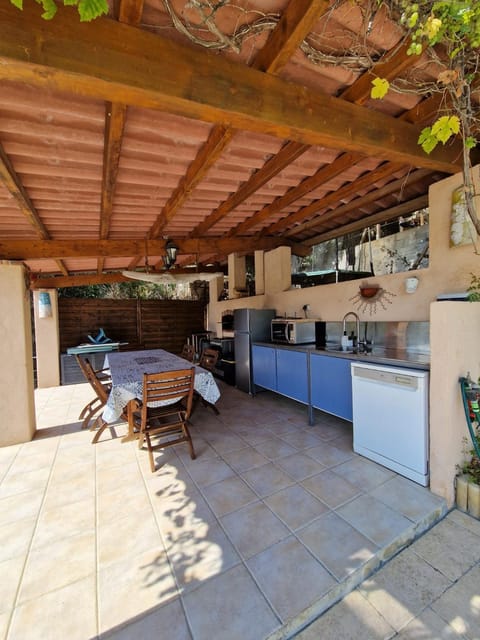 Maison Provençale sur Collines de Nice avec Piscine et vue mer Villa in 06340 La Trinité, France