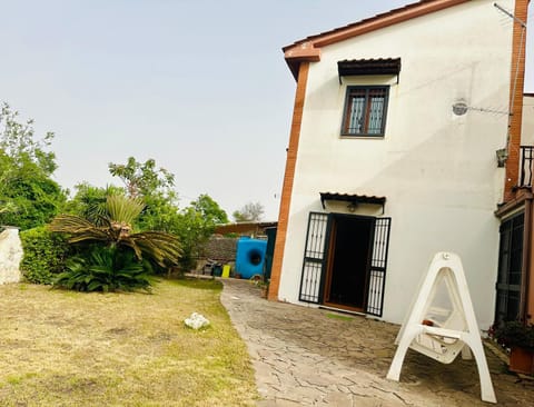 Property building, Spring, Day, Garden, Garden view