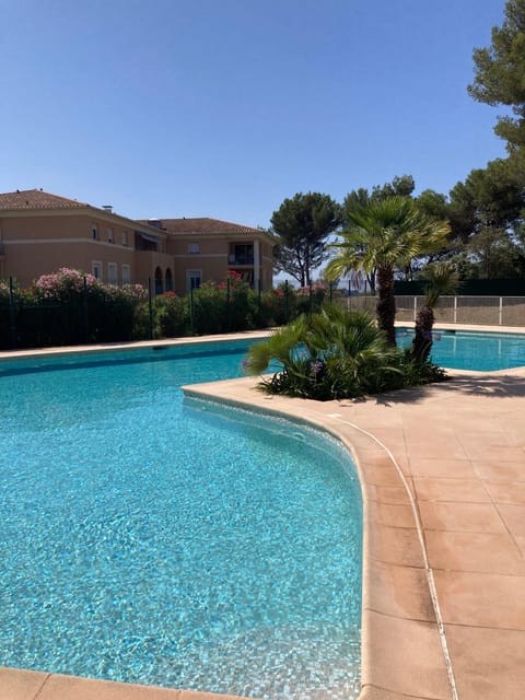 Coin de paradis, piscine, parking, terrasse Apartment in Villeneuve-Loubet