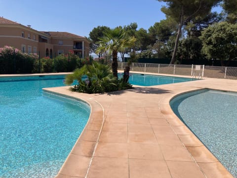 Coin de paradis, piscine, parking, terrasse Apartment in Villeneuve-Loubet