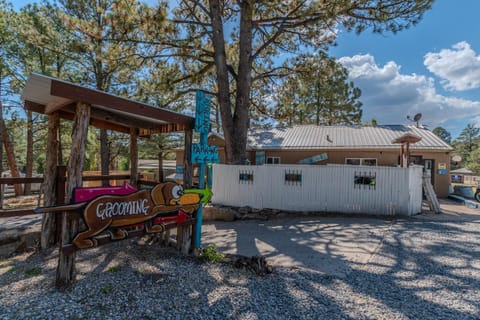 Enchanted Hideaway Cabins and Cottages Chalet in Ruidoso