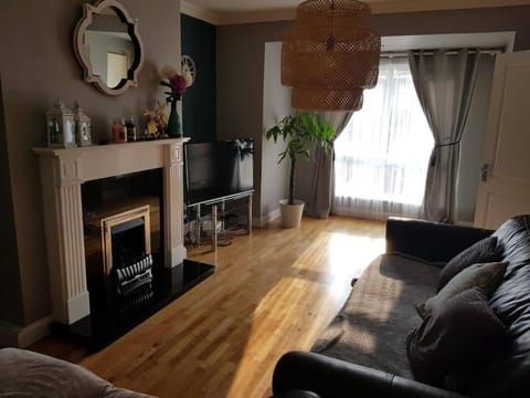 Modern house 5 mins from racecourse House in Galway