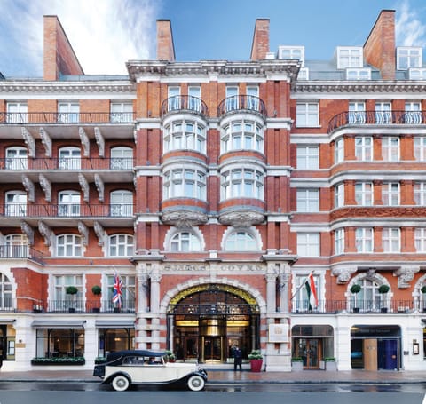 Property building, Facade/entrance, Day, Landmark view, Location