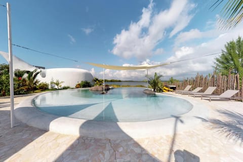 Shark Studio Retreat at Swan Villas - Gold Standard Certified Hotel in Stann Creek District