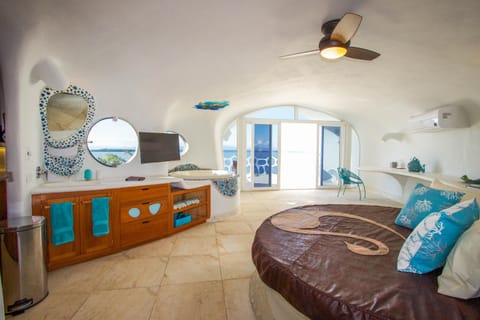 Shark Studio Retreat at Swan Villas - Gold Standard Certified Hotel in Stann Creek District