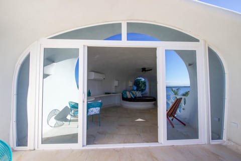 Shark Studio Retreat at Swan Villas - Gold Standard Certified Hotel in Stann Creek District